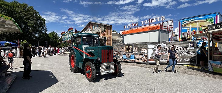 inzug mit historischen Fahrzeugen (©Foto: Martin Schmitz)